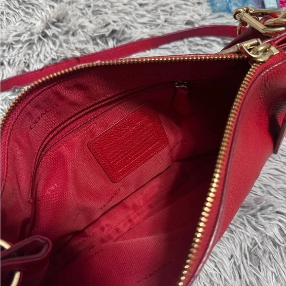 Coach Crossbody Handbag .....Gently Used....Excellent Condition - Picture 2 of 10